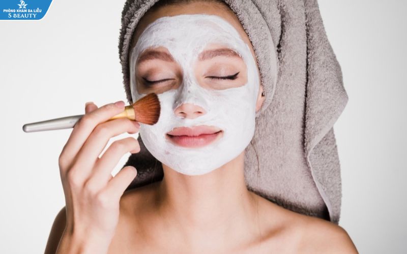 Trị mụn đầu đen bằng mặt nạ đất sét