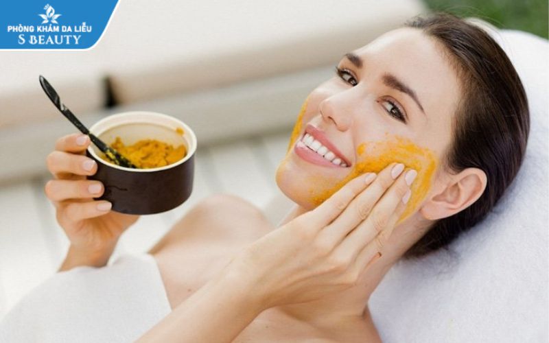 Bôi nghệ sau khi nặn mụn